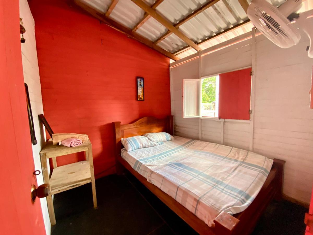 Hostal Paraiso ムクラ島 部屋 写真