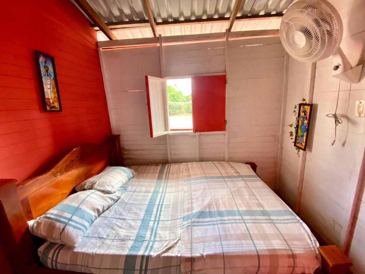 Hostal Paraiso ムクラ島 部屋 写真